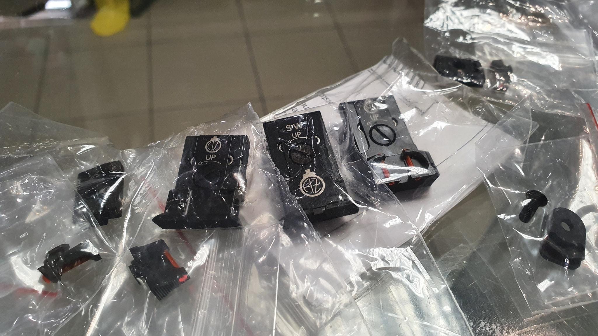 Na zalogi merki in barvne platnice za CZ