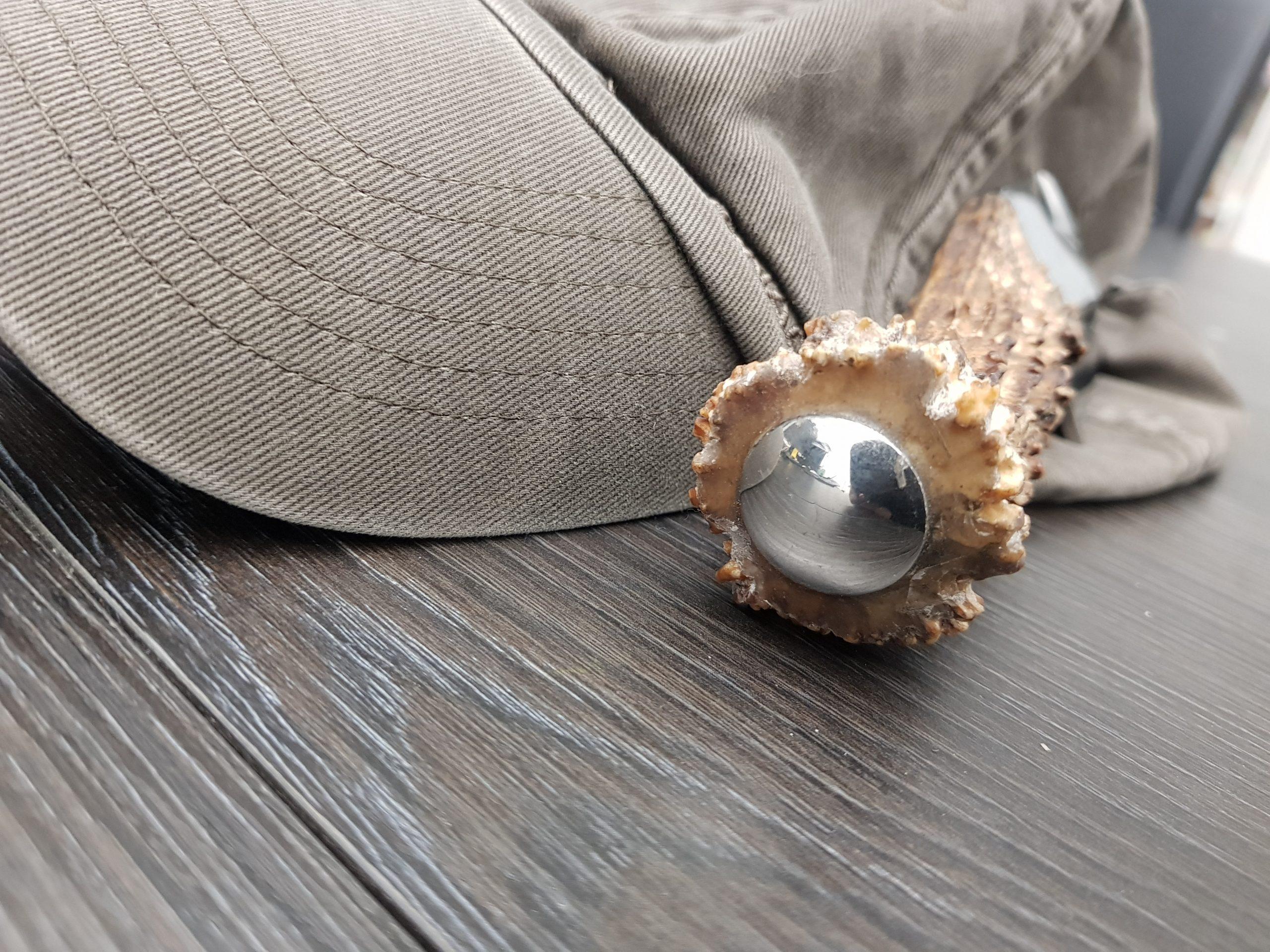 Nož za iztrebljanje in odiranje