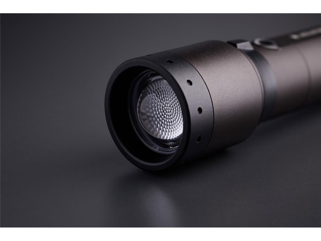Ledlenser P7R Signature, Polnilna ročna svetilka