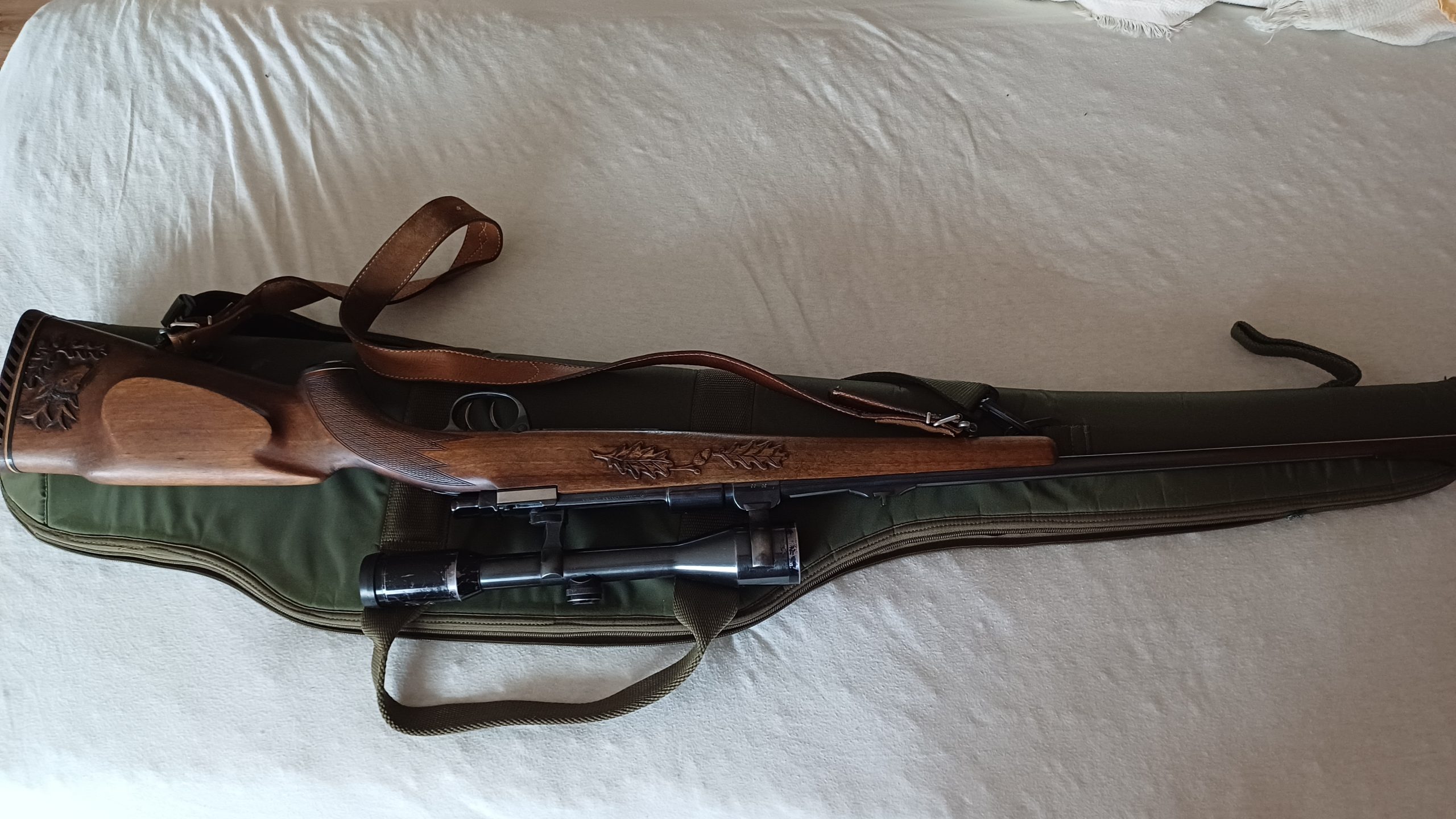 Prodam puško 30-06 CZ Malo rabljeno ,optika Zeis
