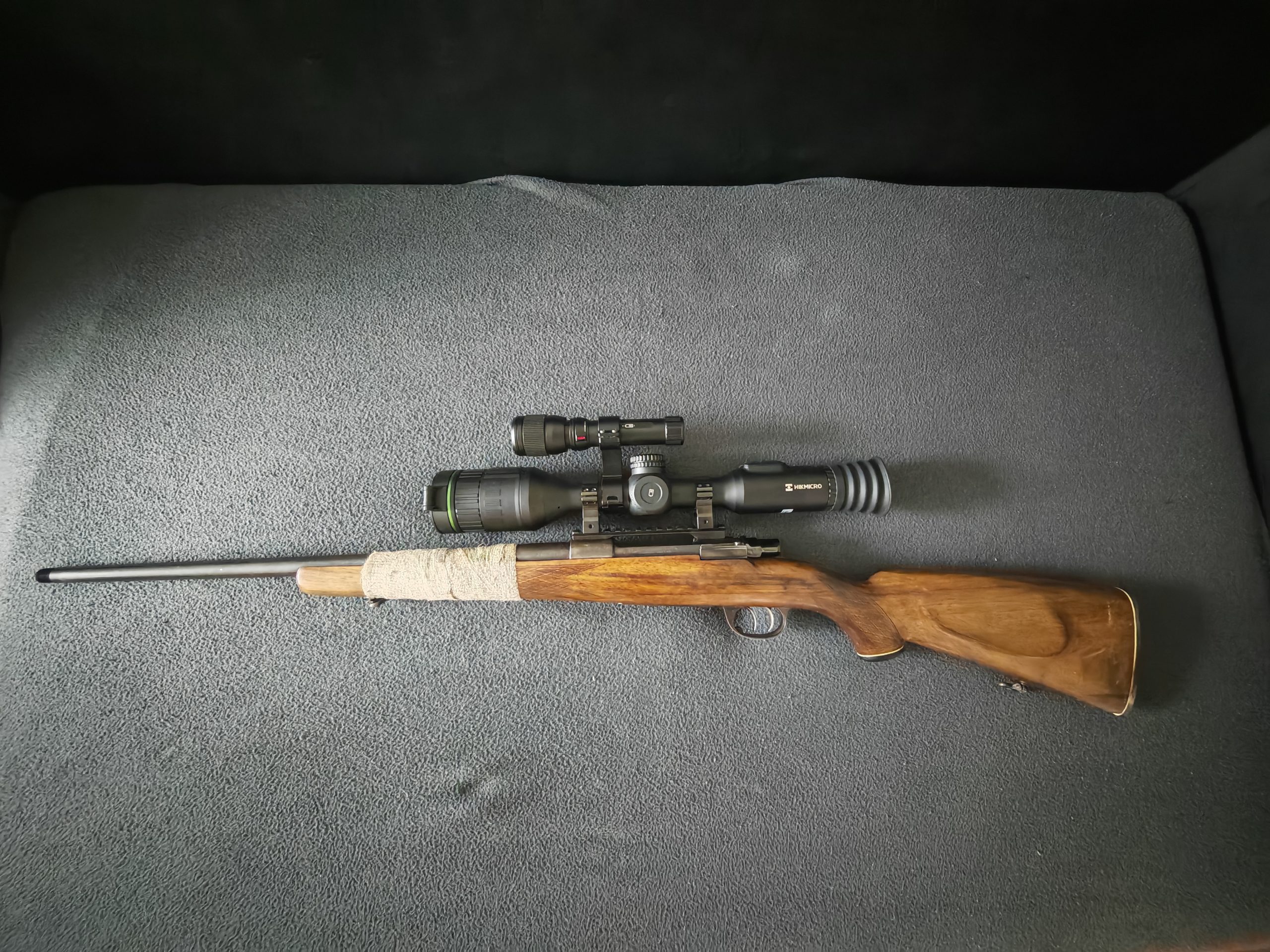 Prodam zastavo 7×64 z navojem in dnevno nočno optiko