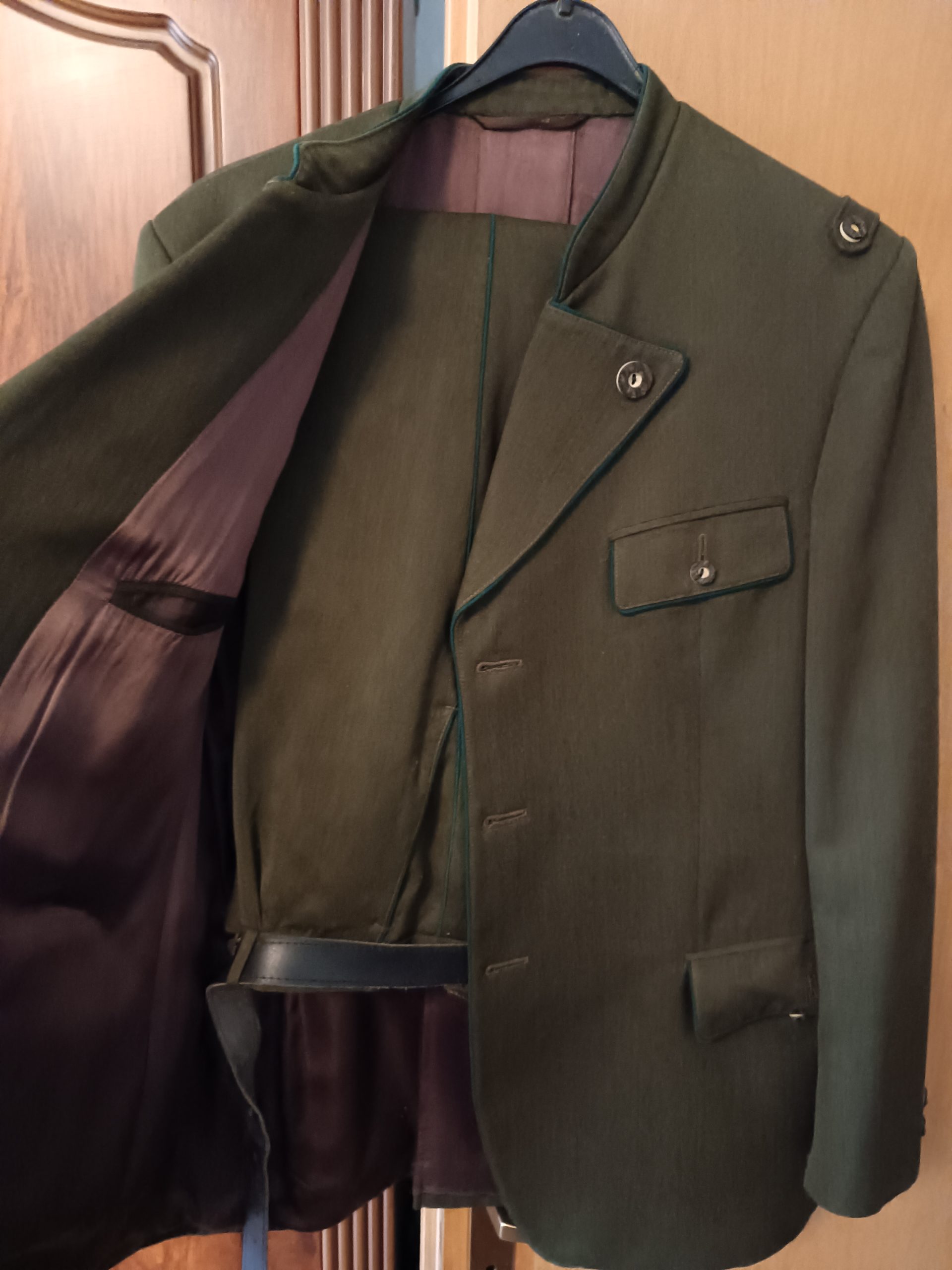 Moška obleka velikost 52