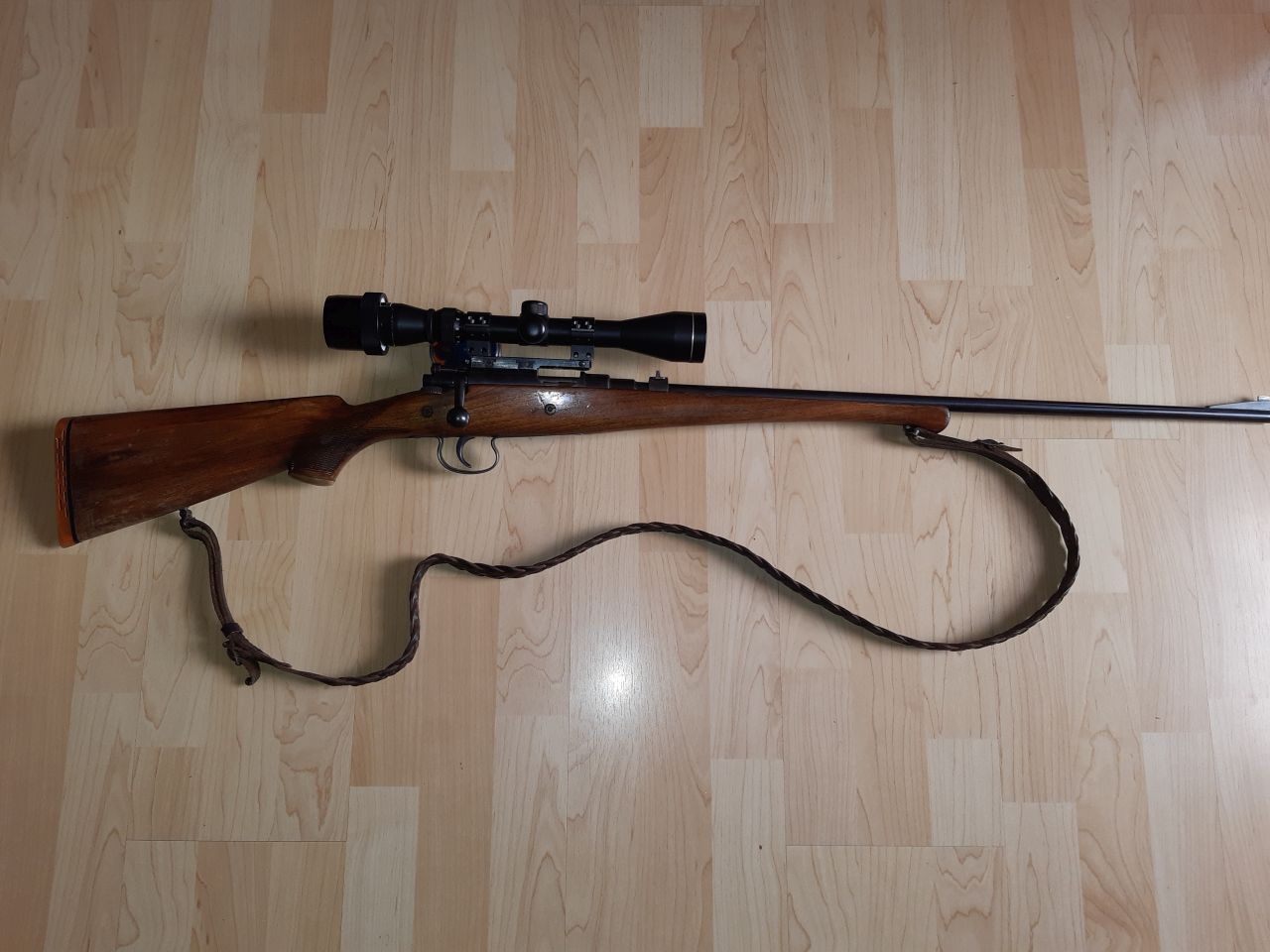 enostrelna puška Mauser kal. 22 WMR z optiko