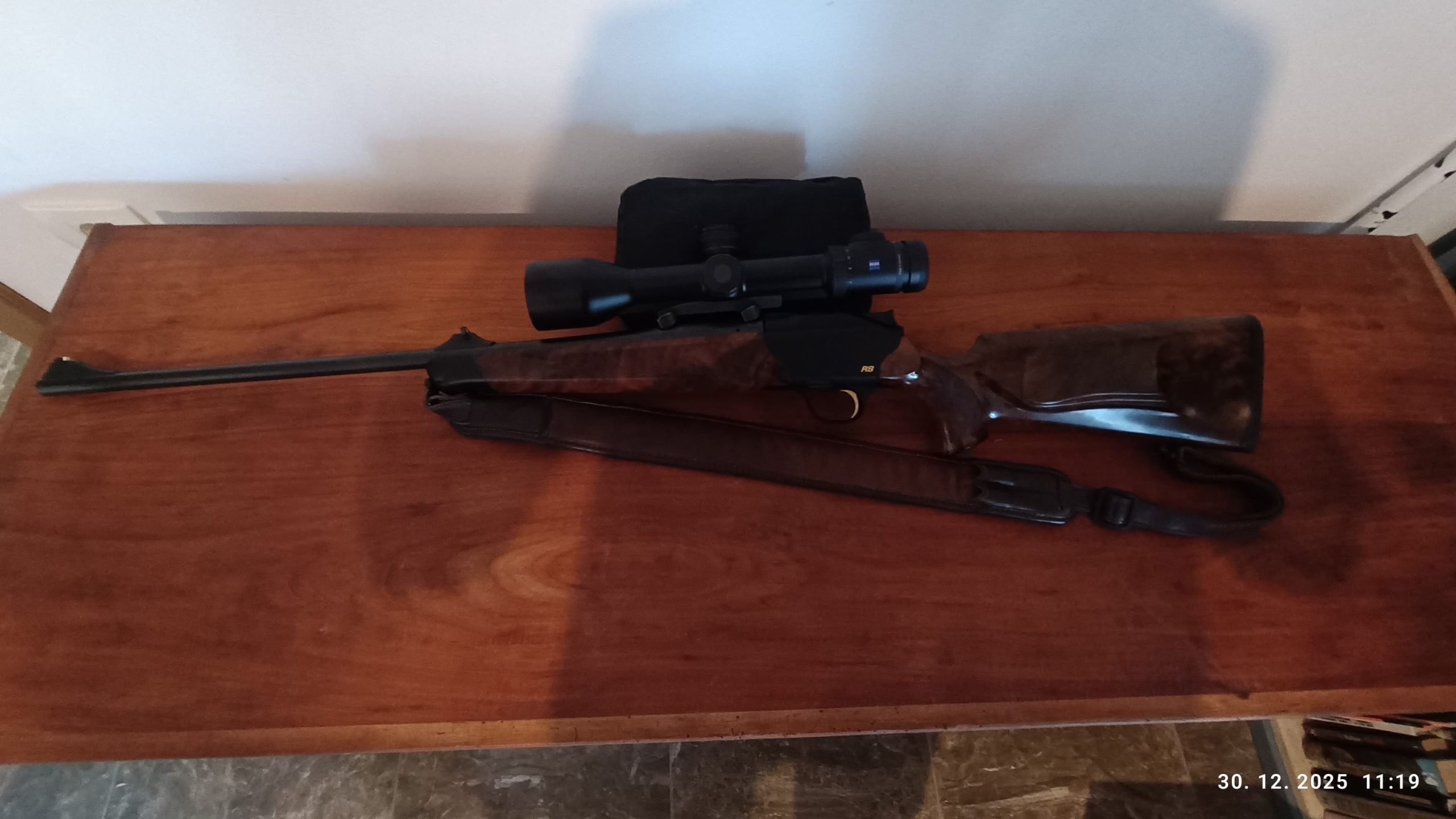 Blaser r8 z optiko victory V8