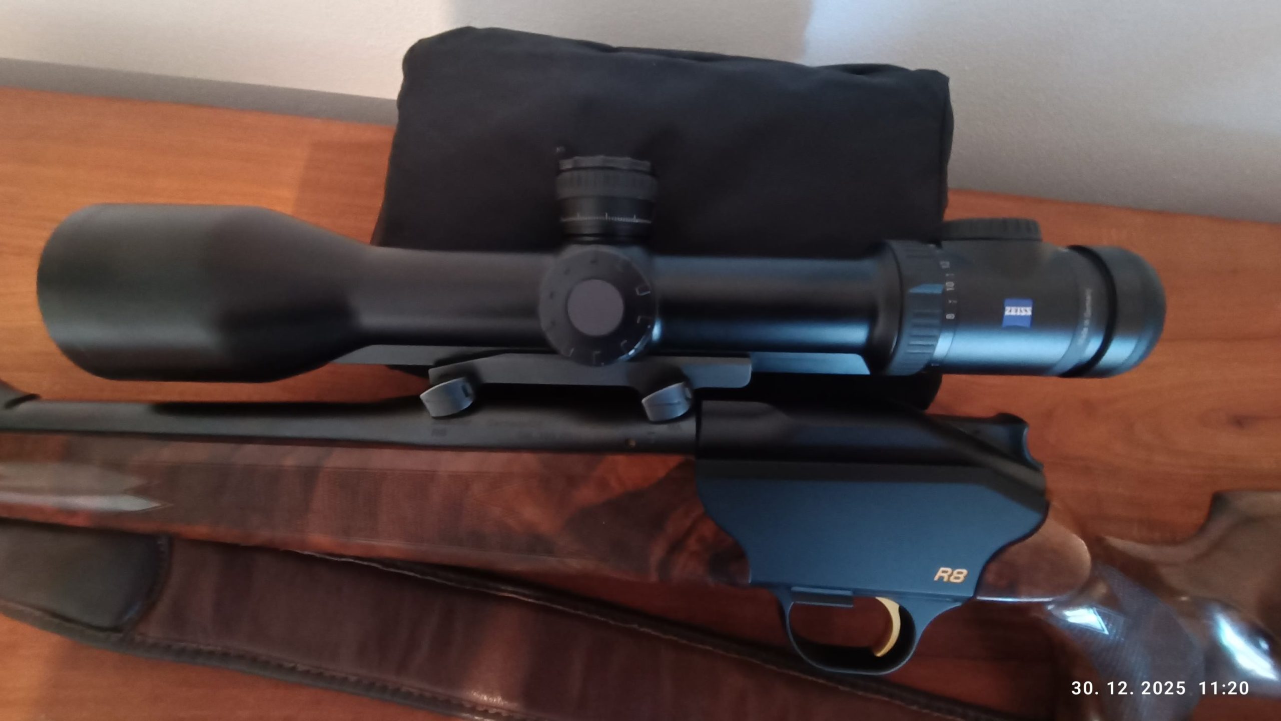 Blaser r8 z optiko victory V8