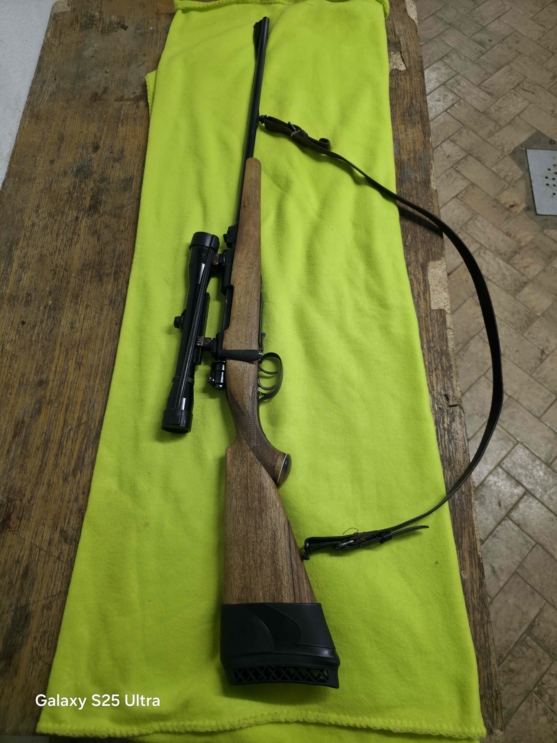 Crvena zastava 7×64 in daljnogled falke 4×36