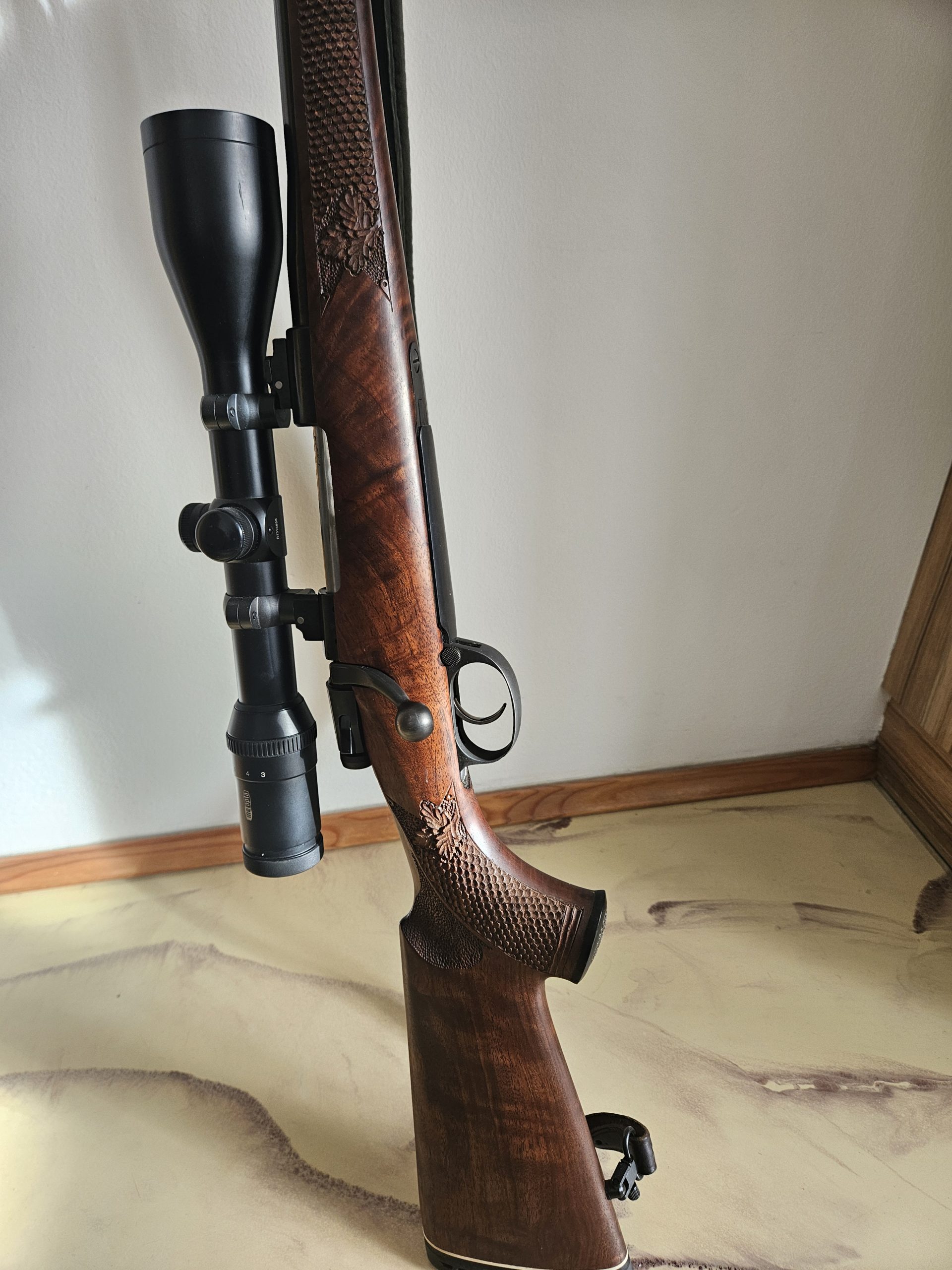 Repetirna puška z risano cevjo V Scorpio