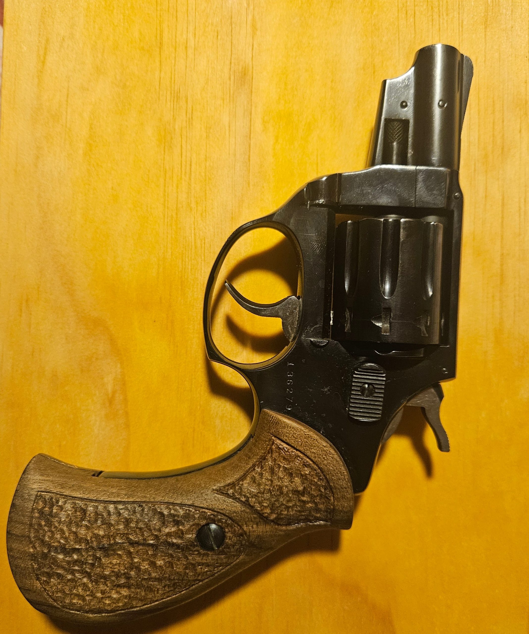 Revolver Astra 22mag.