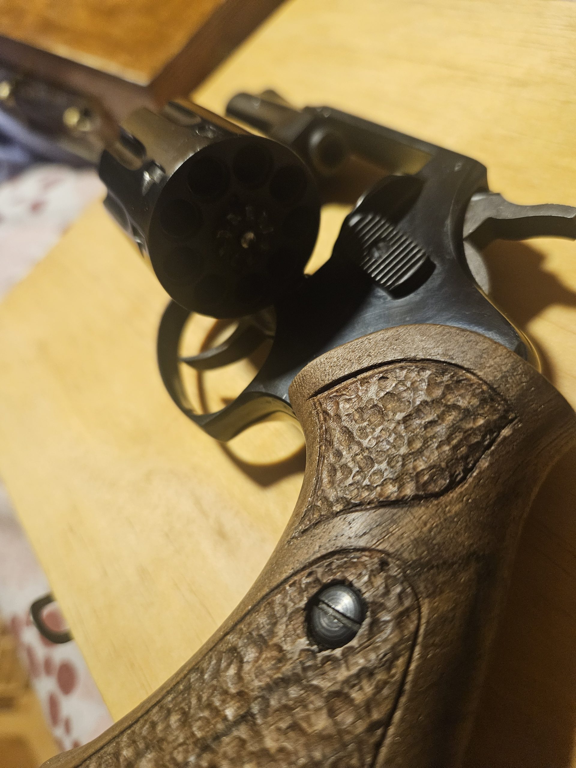 Revolver Astra 22mag.