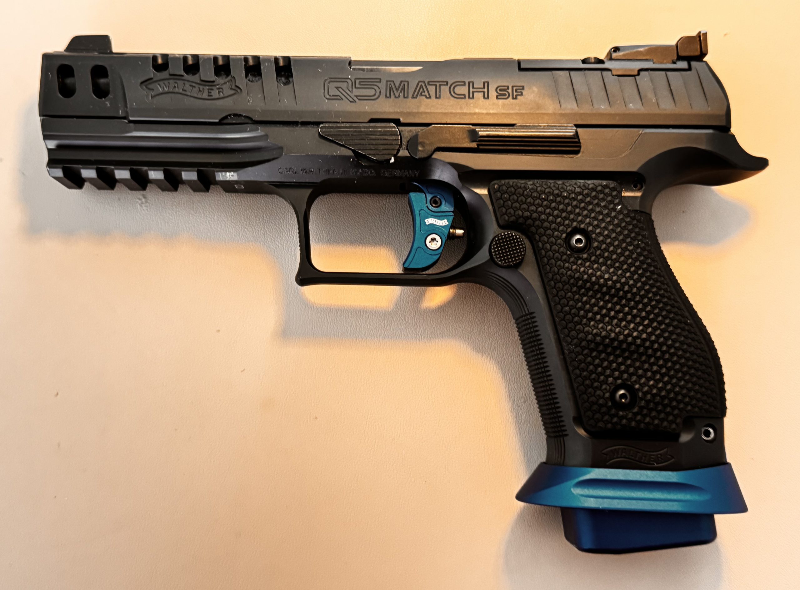 Prodam pištolo WALTHER Q5 v odličnem stanju.