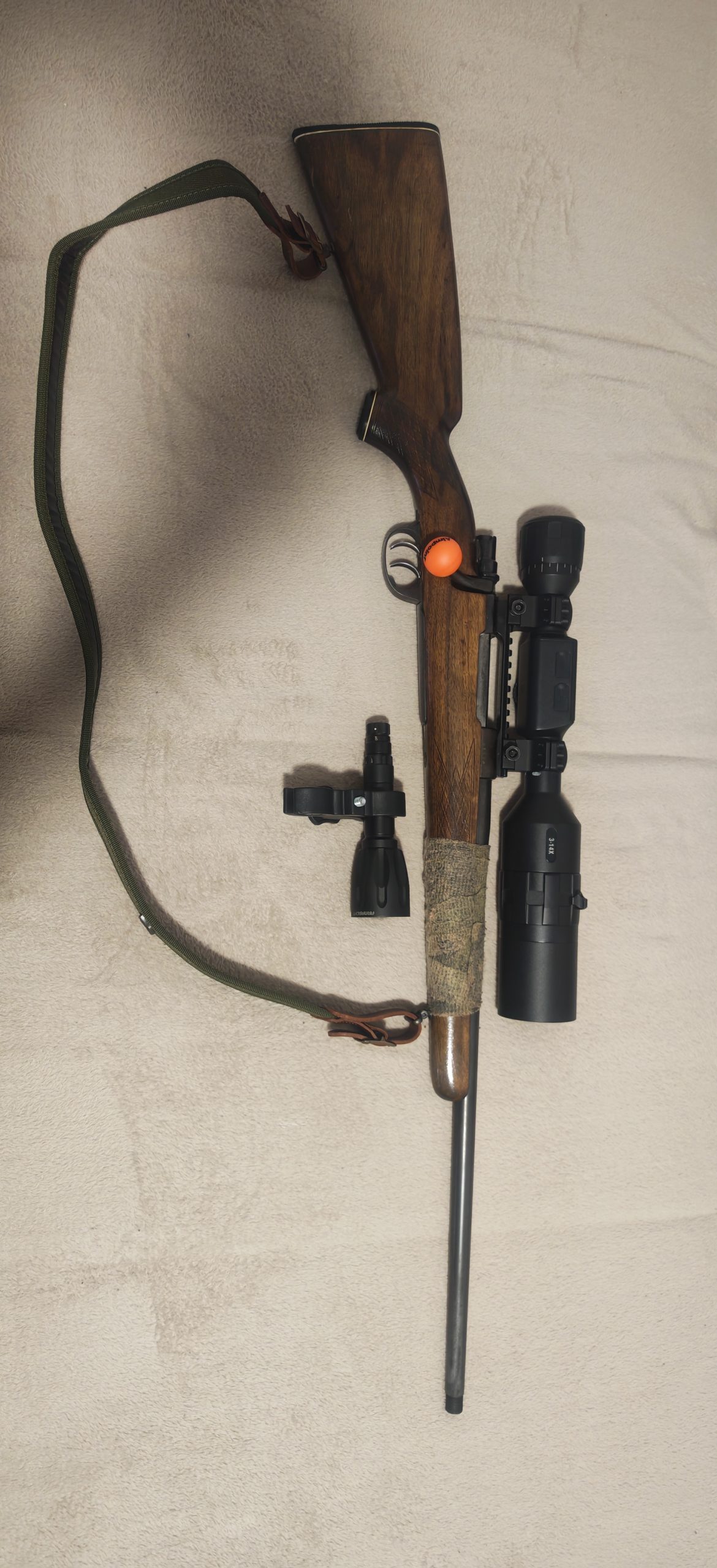 Crvena zastava z navojem