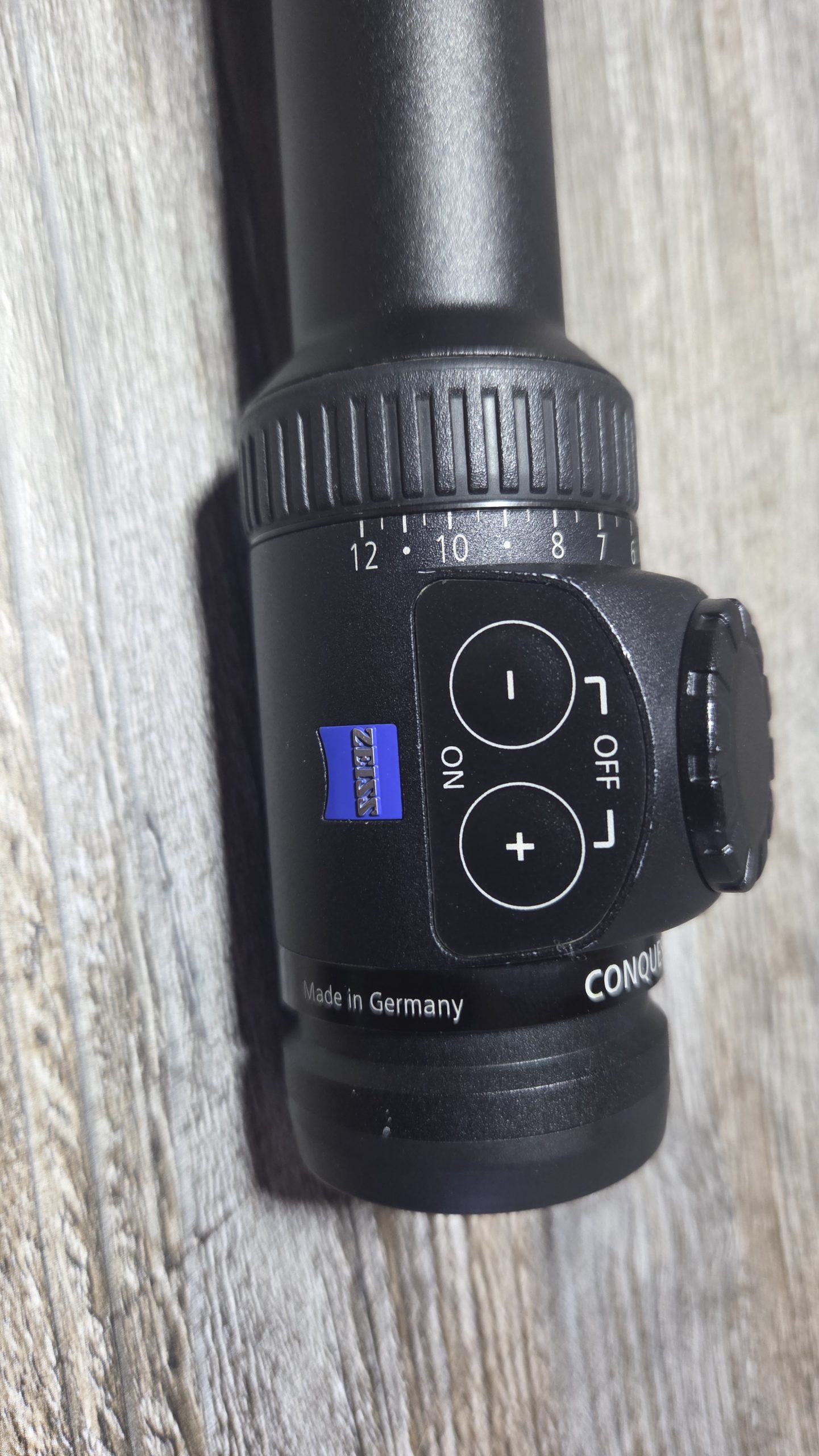 ZEISS Conquest DL 2,5–12×56 – odlično ohranjen