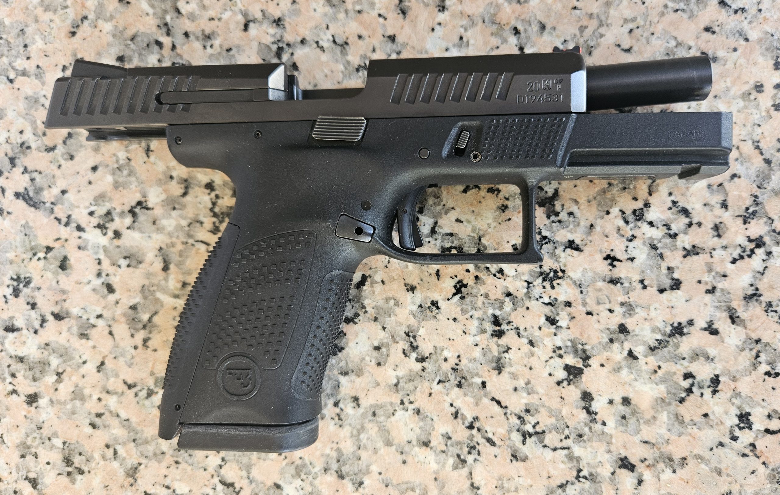 Pištola CZ P10C 9×19