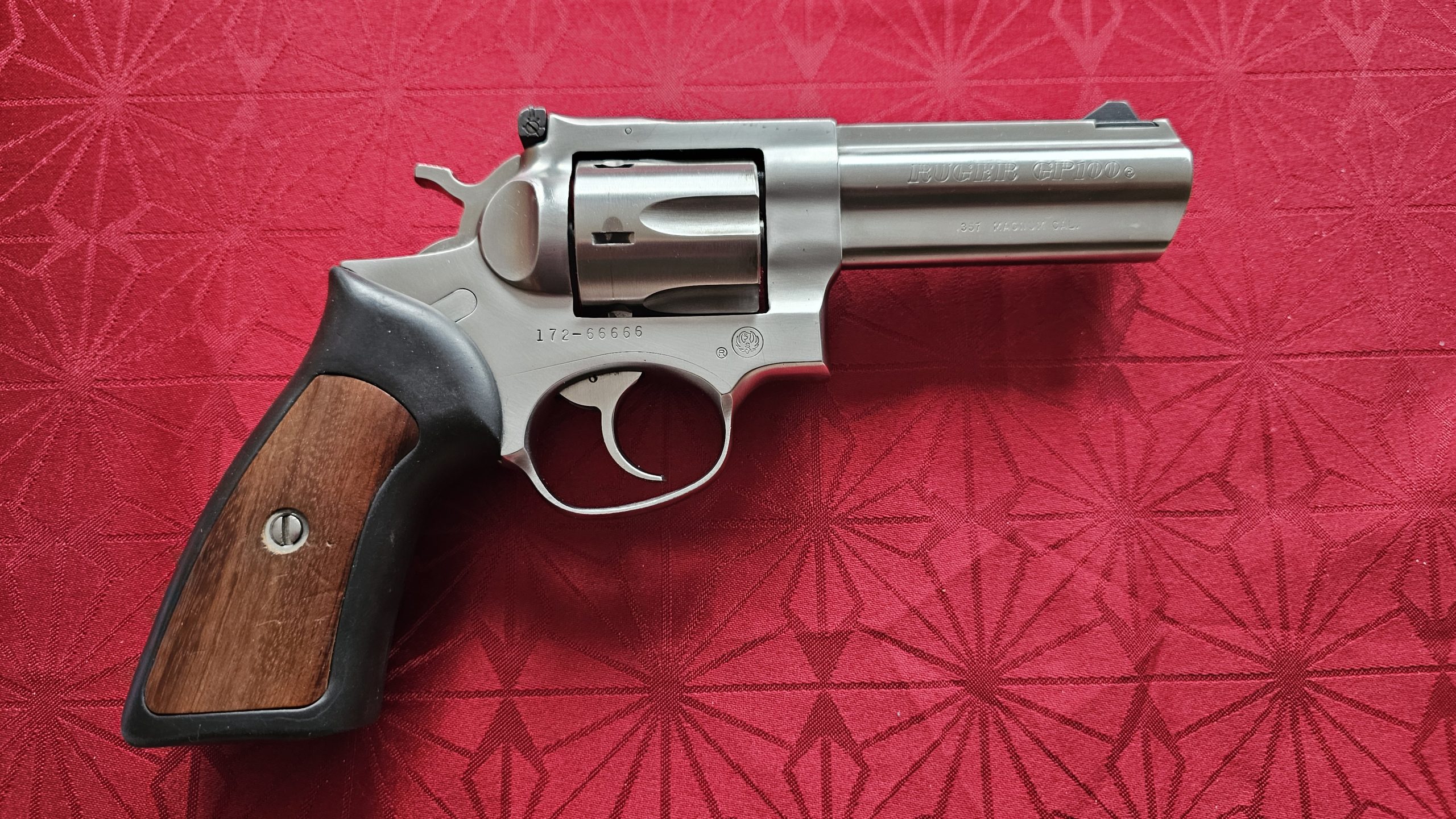 Prodaja se Ruger GP100