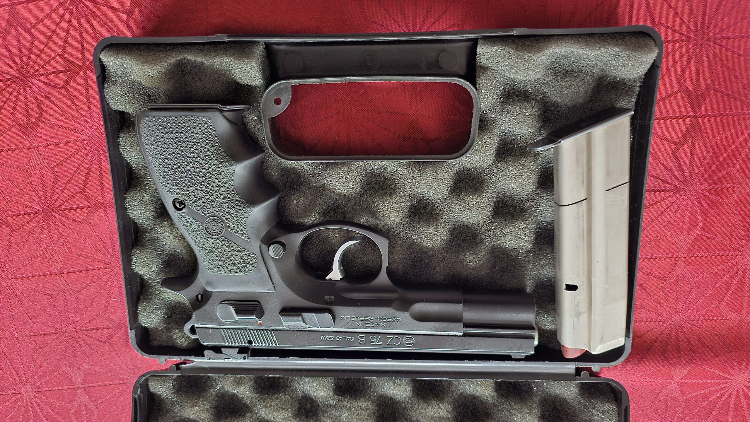 Proda se pištola CZ 75 B cal.40 S&W