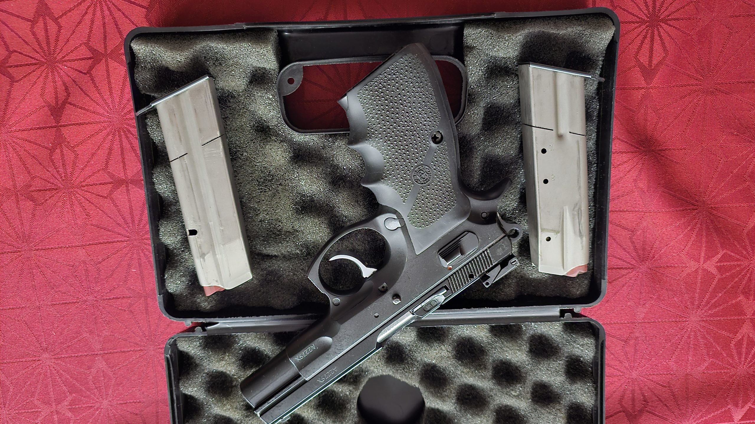 Proda se pištola CZ 75 B cal.40 S&W