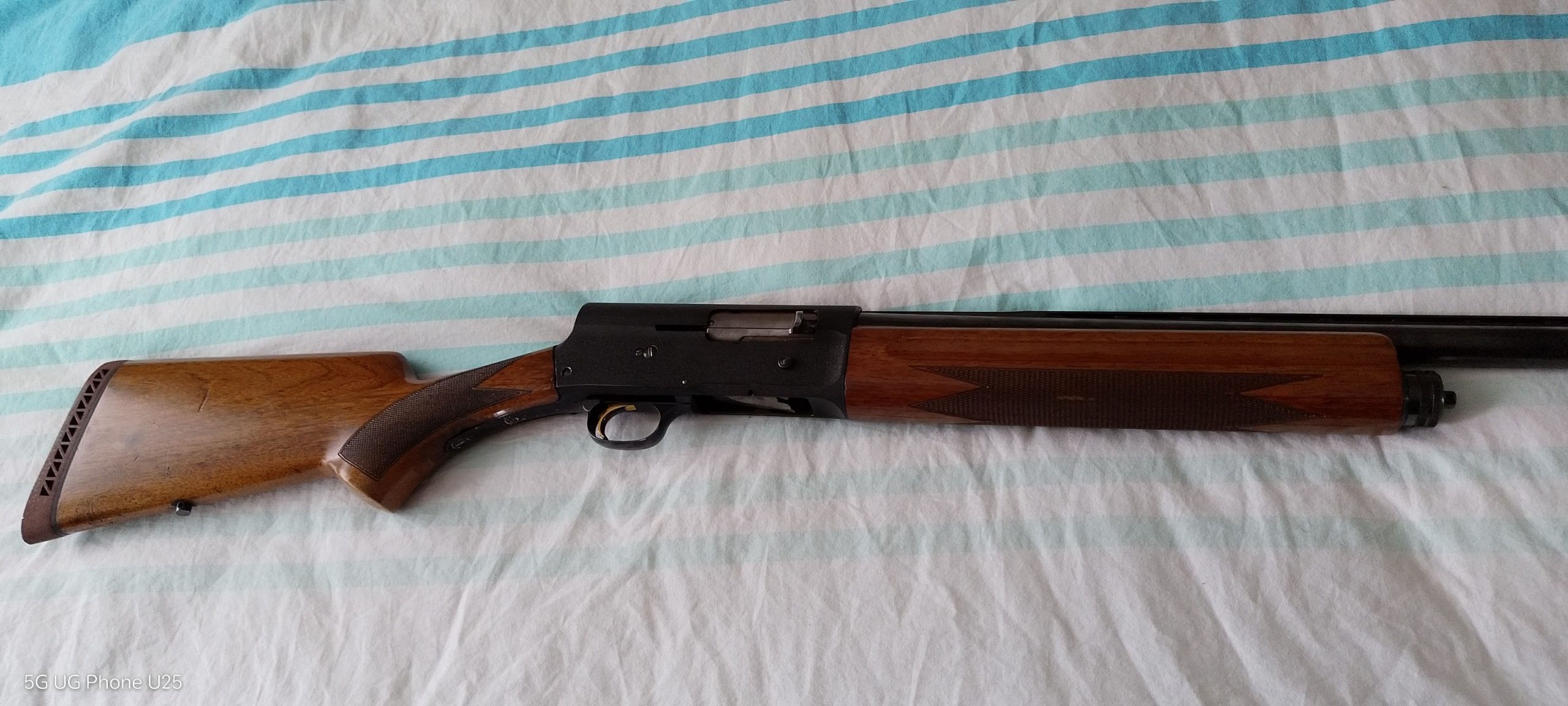 Browning 12/76 polavtomat
