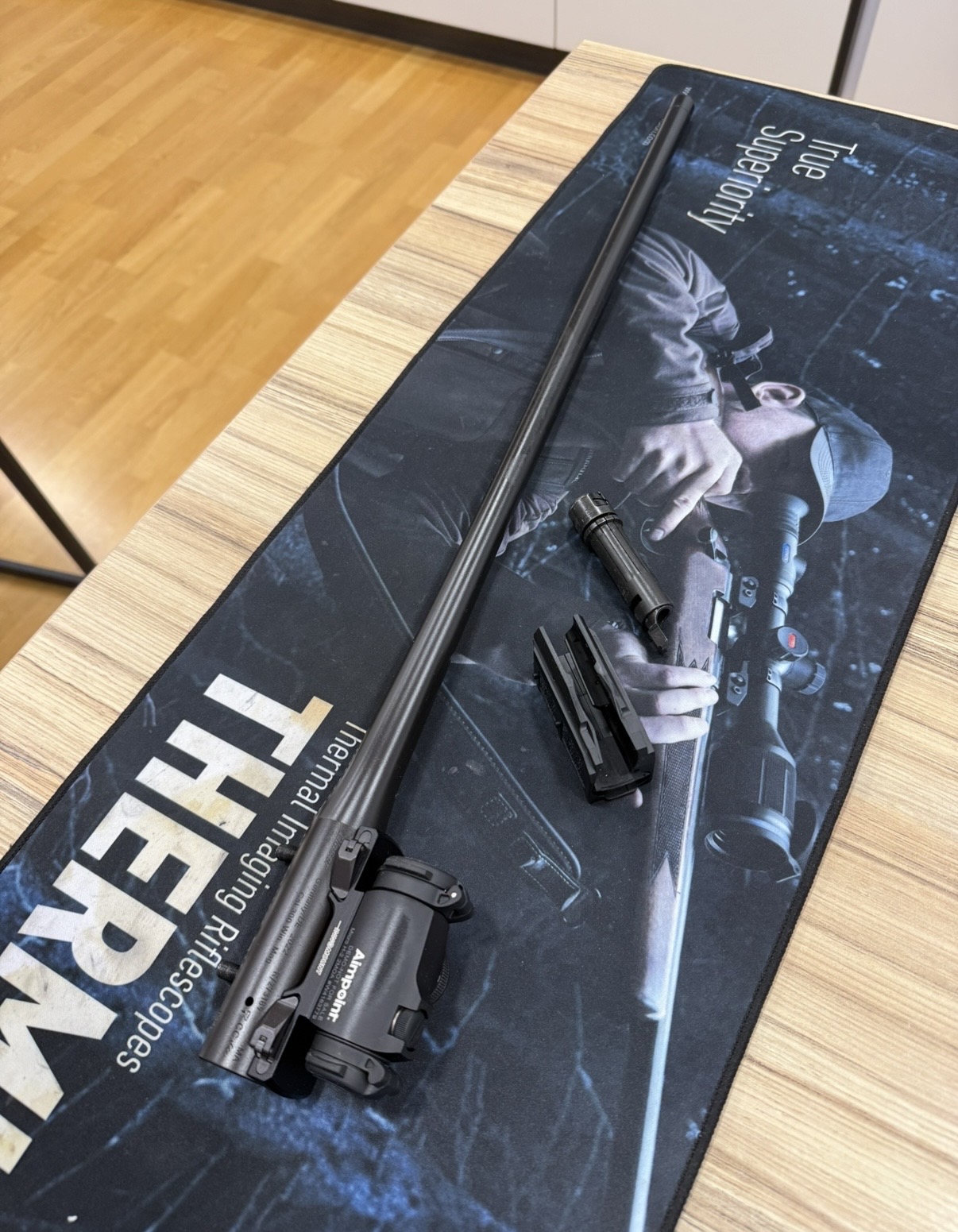 Menjalna cev za Blaser R8 .300 Win Mag – ZA LEVIČARJA z rdečo piko Aimpont Micro H-2