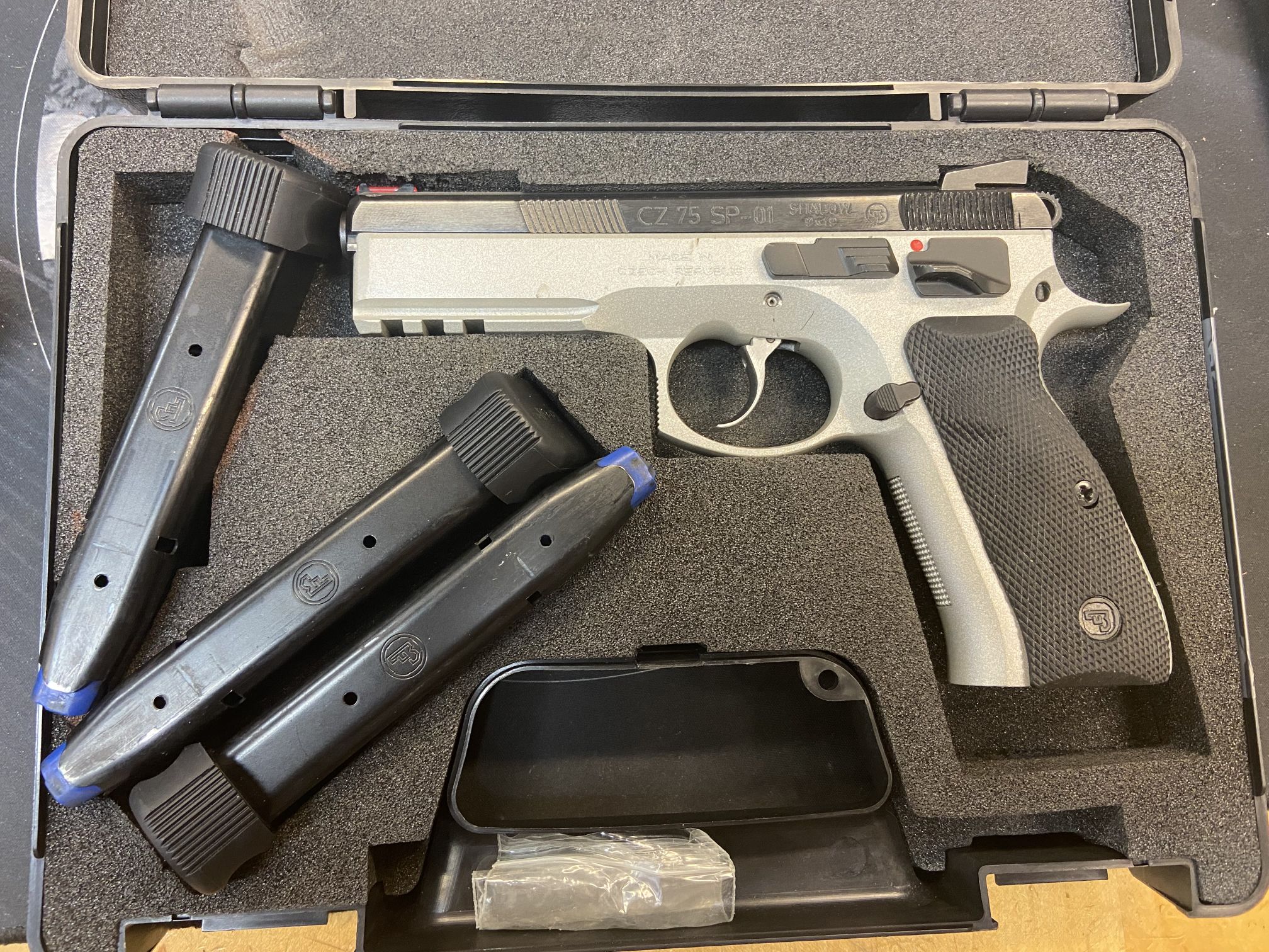 POLAVTOMATSKA PIŠTOLA ČEŠKA ZBROJOVKA CZ75 SP-01 DUALTONE 9X19