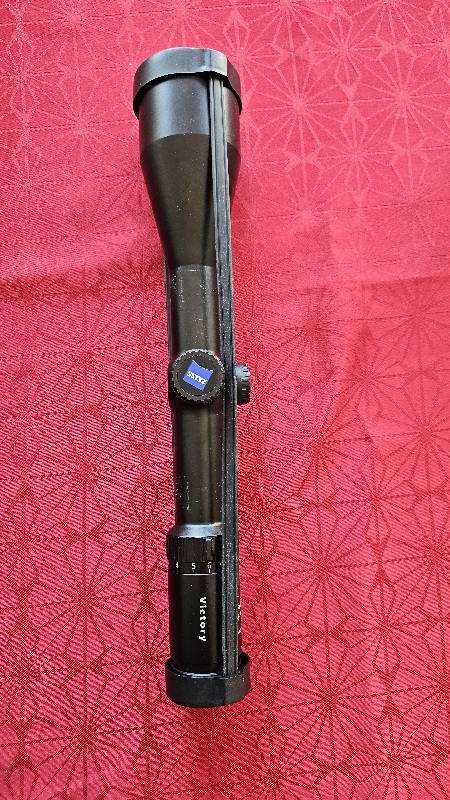 Vrhunski lovski daljnogled Zeiss Victory Varipoint 3-12×56 T* – Tovarniško obnovljen!