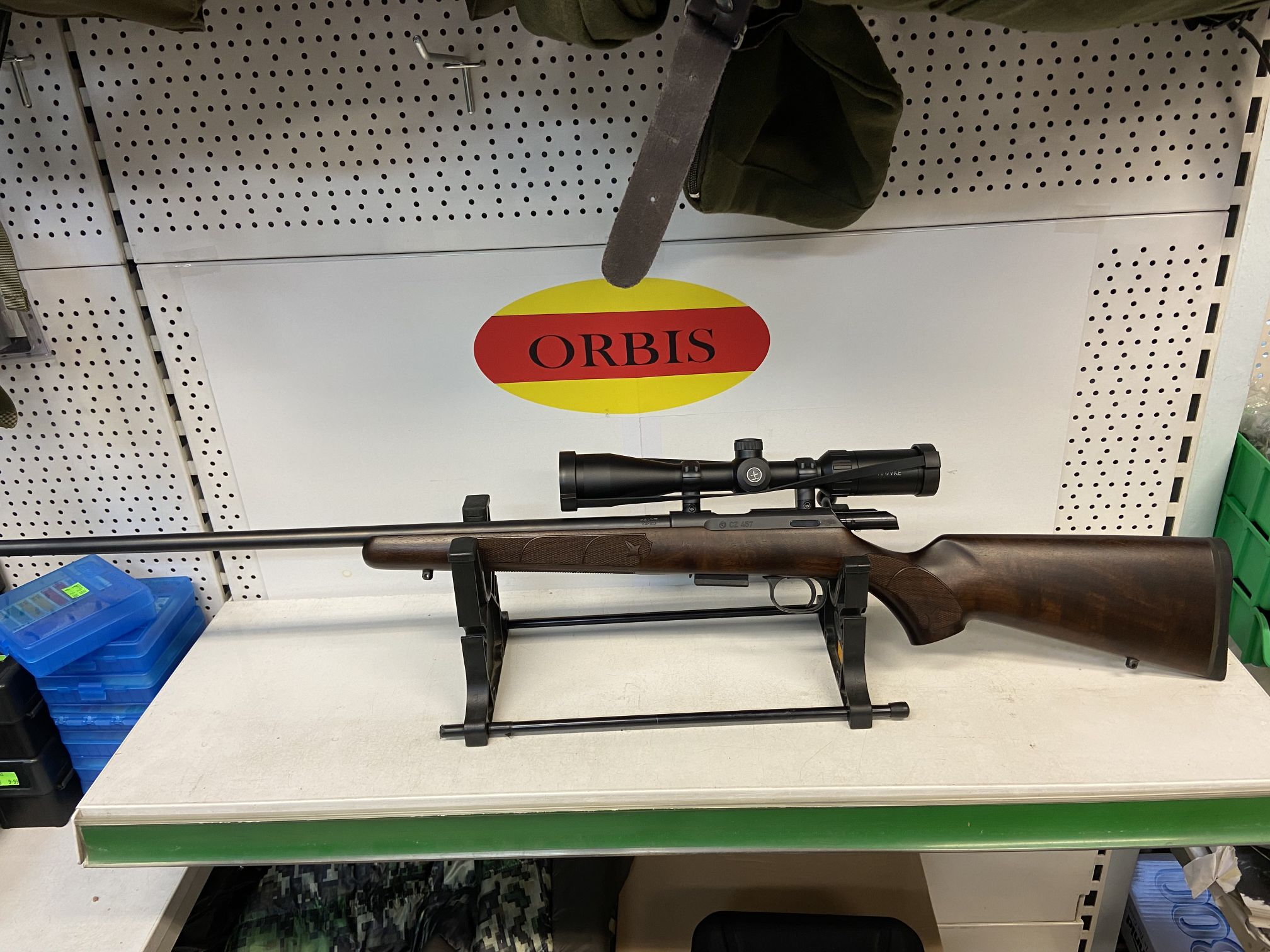PUŠKA ČZ 457 KAL. 22WMR+JEKLENA MONTAŽA+HAWKE 3-9X40+DUŠILEC JAKI+JERMEN